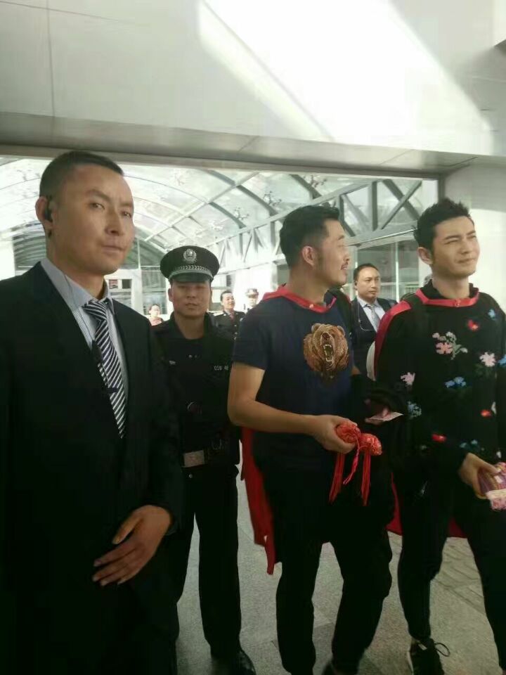 云南众安集团圆满完成明星贴身护卫任务