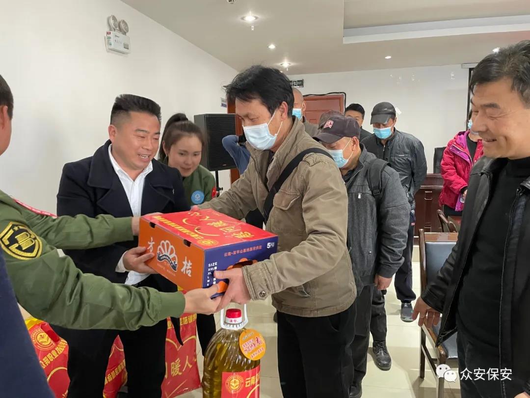 爱心帮扶 情暖老兵